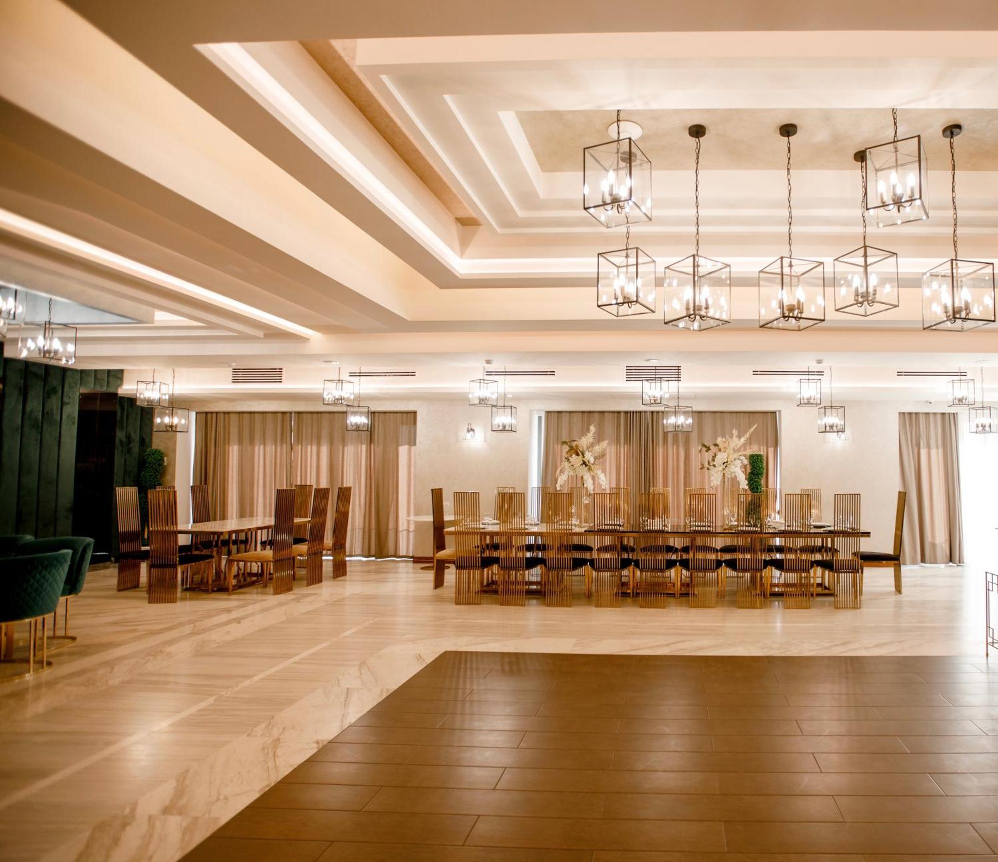 Aghababyan'S Hotel Jerevan Exteriör bild The ballroom