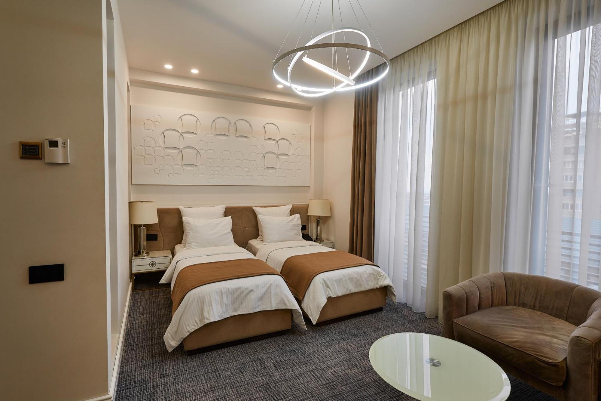 Aghababyan'S Hotel Jerevan Rum bild A room at the hotel