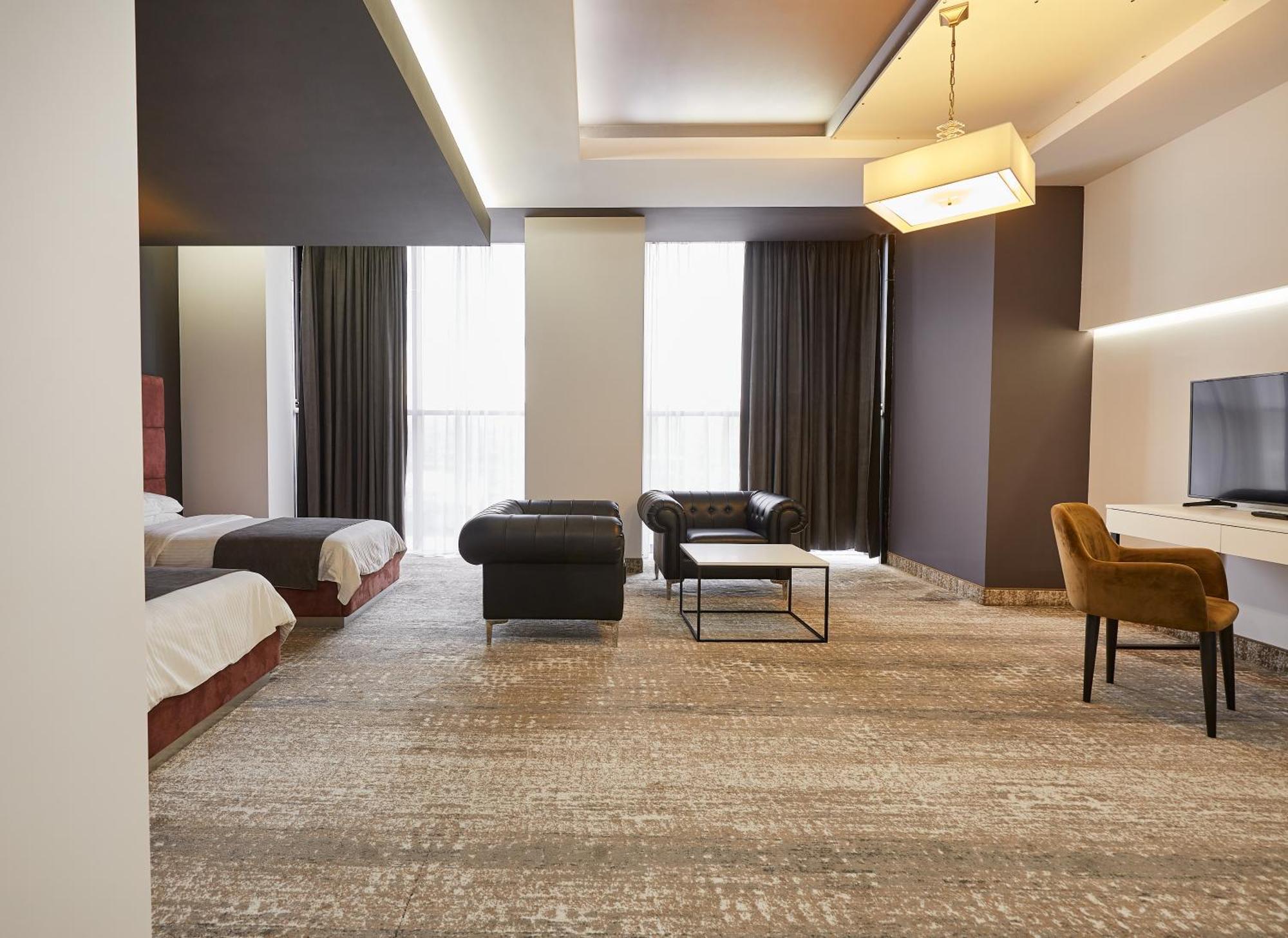 Aghababyan'S Hotel Jerevan Rum bild A room at the hotel