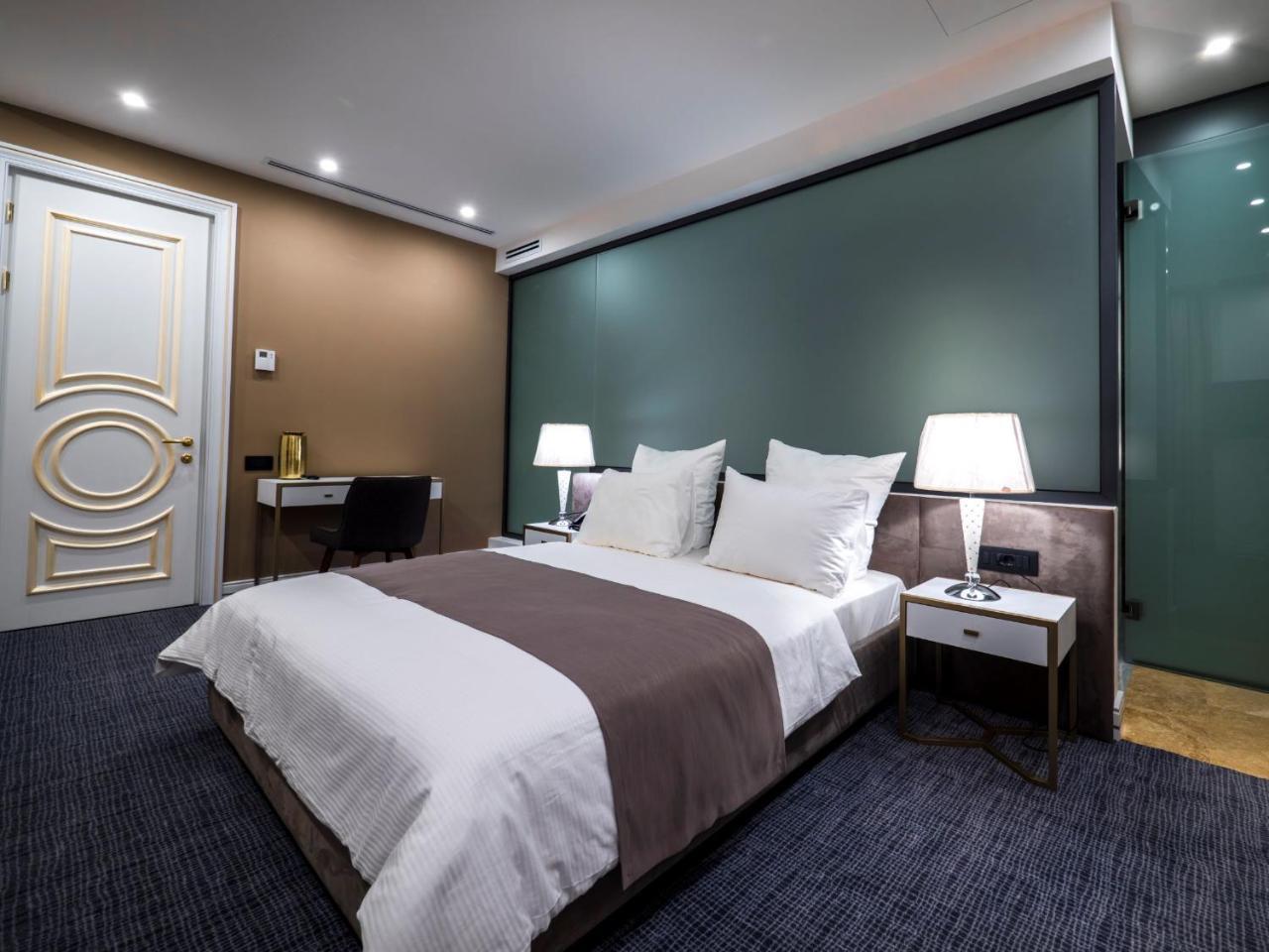 Aghababyan'S Hotel Jerevan Exteriör bild Deluxe room