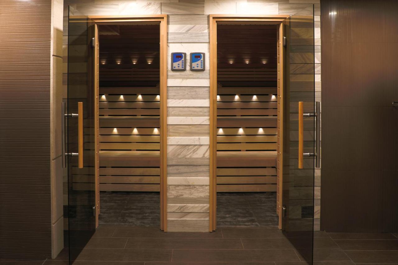 Aghababyan'S Hotel Jerevan Exteriör bild A modern door